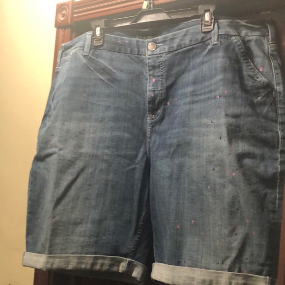 Avenue Denim Shorts Color Splash - Picture 1 of 5